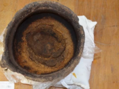 3000年前にチーズを焦がした鍋を発掘
