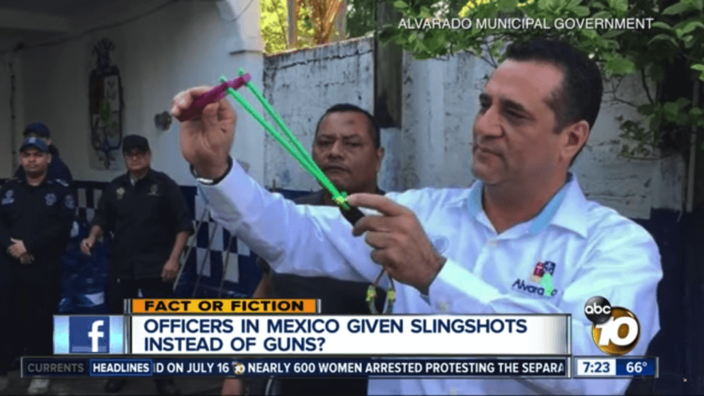 犯罪大国メキシコの警察官がパチンコで治安を守る