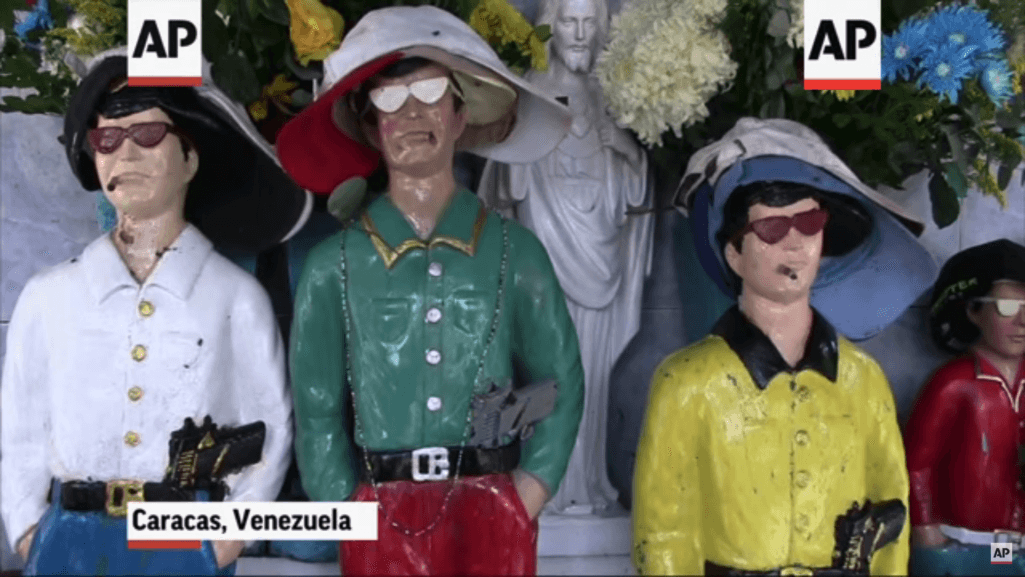 ギャングに幸せを祈るベネズエラの人々