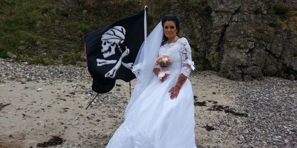 幽霊海賊と結婚した女性がスピード離婚