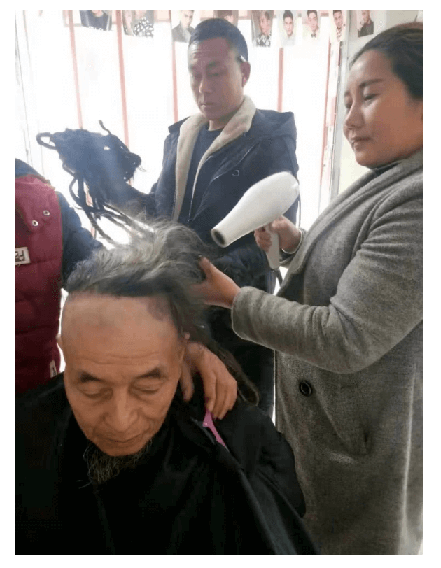 54年髪を切っていない中国のドレッド爺ちゃん