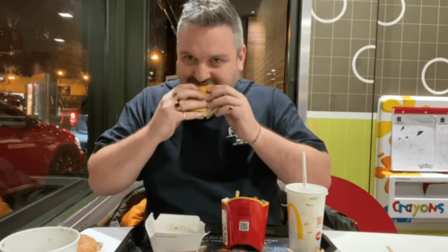 一年間地面に埋めておいたビッグマック食べてみた
