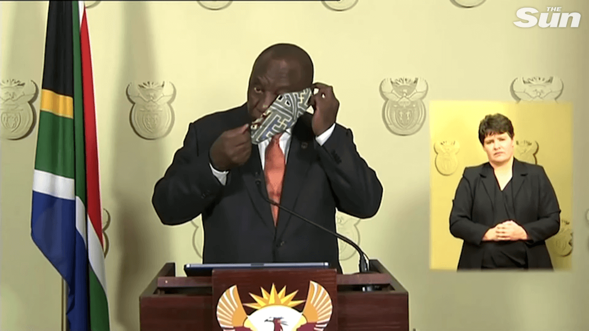 南アフリカの大統領はマスク付けるの下手くそだった