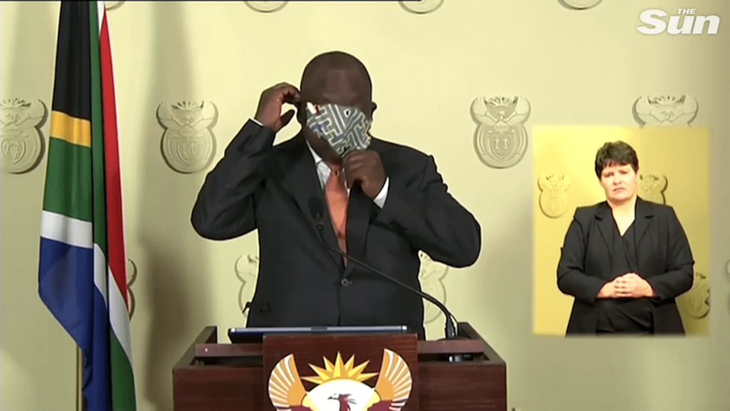 南アフリカの大統領はマスク付けるの下手くそだった
