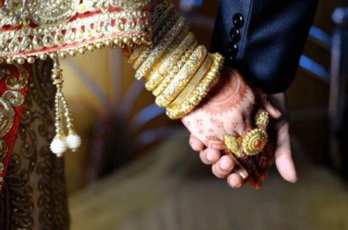 結婚式で100人がコロナ感染