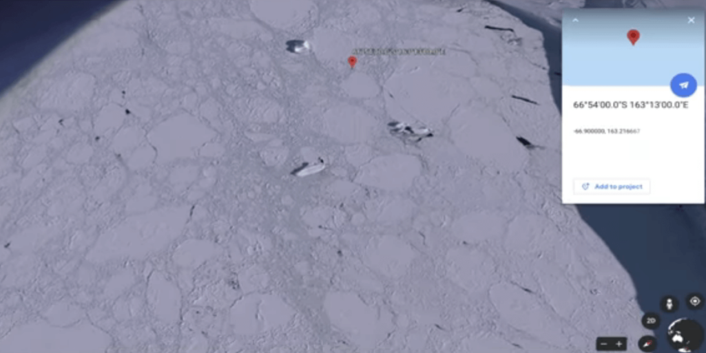 Google Earthで南極に「氷の船」発見