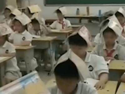 中国の小学校で頭に教科書乗せるスタイル