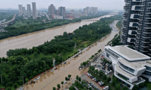 中国の大洪水の時にプールの広告出して炎上