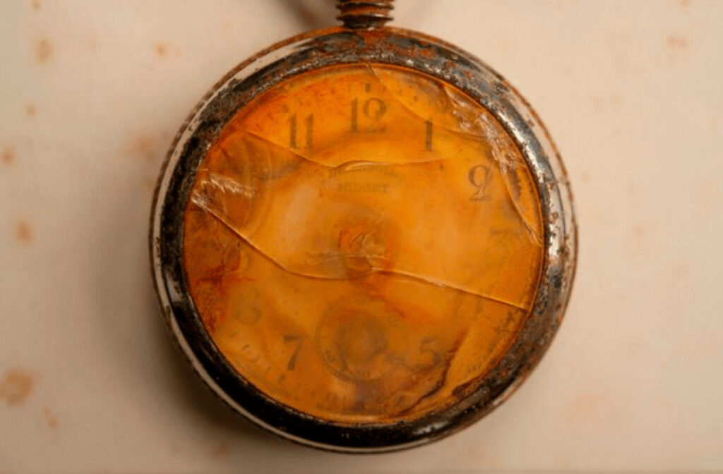 タイタニック号沈没の時に壊れた懐中時計のお宝