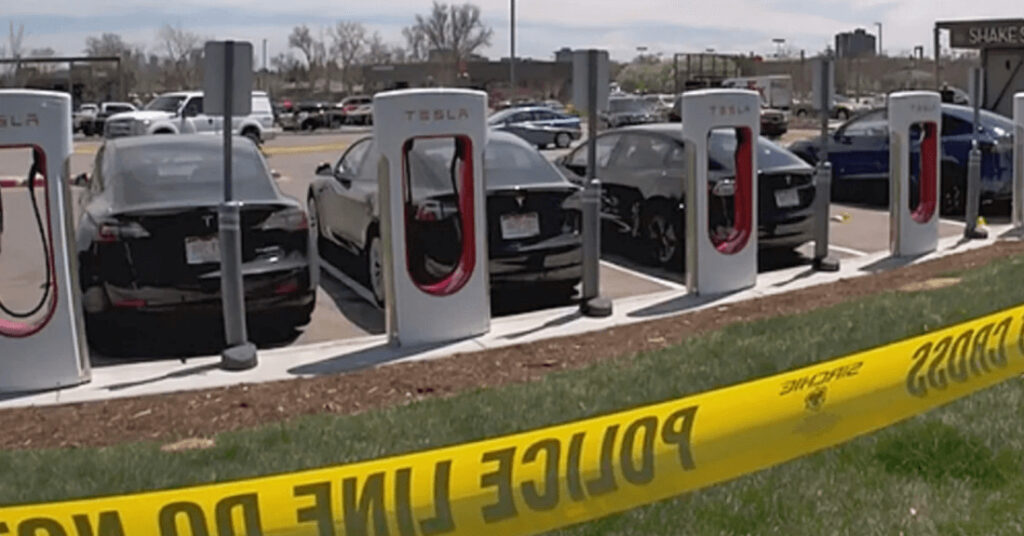 充電スタンドでTeslaオーナー同士の銃撃事件発生
