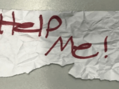 「助けて!」の紙切れを持った13歳少女を誘拐犯から救出
