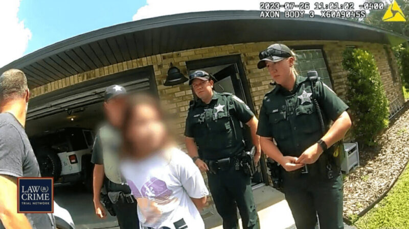 YouTubeの悪影響を受けた11歳の少女をイタズラ通報で逮捕