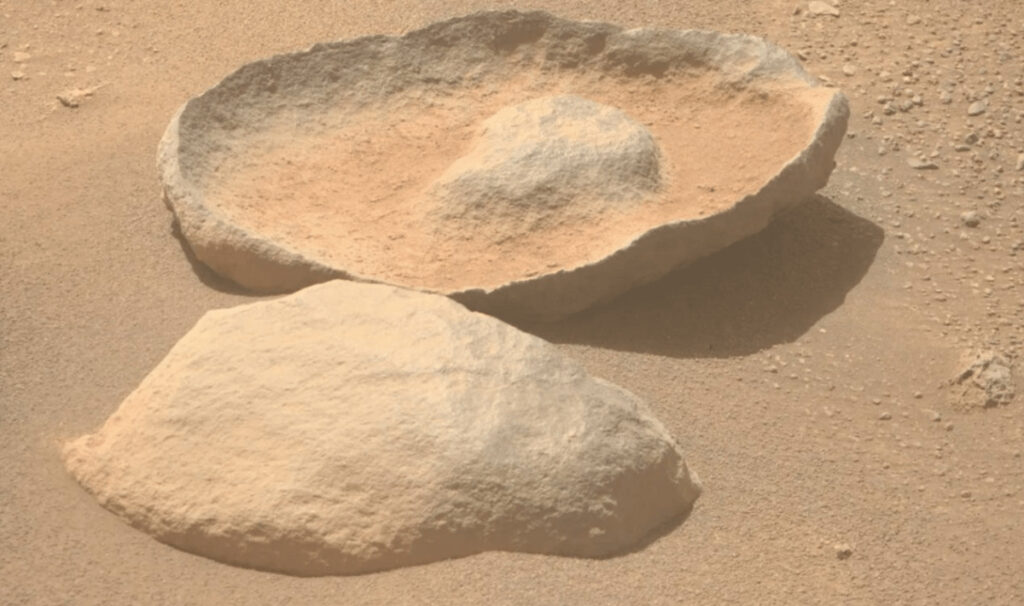 NASAの探査機が火星のアボカド岩発見