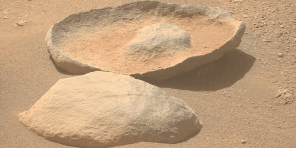 NASAの探査機が火星のアボカド岩発見