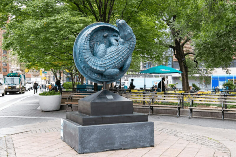 都市伝説観光スポット「下水道のワニ」記念碑がニューヨークに登場