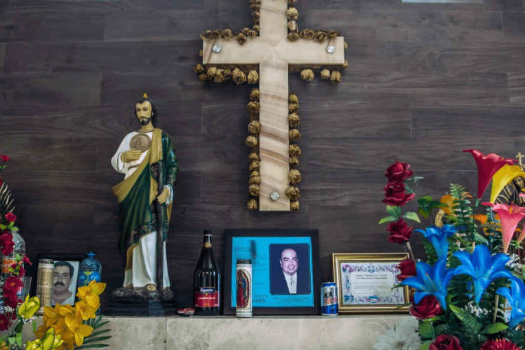 メキシコの麻薬王の超豪華な墓はエアコンWi-Fi完備
