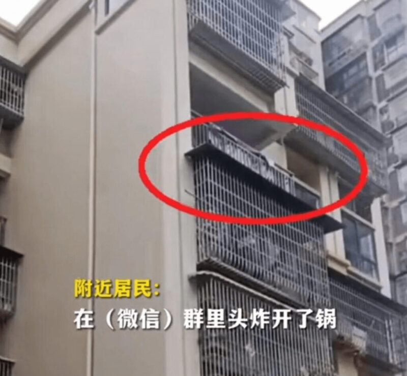 中国の田舎者が都会のマンションのベランダで牛を飼う