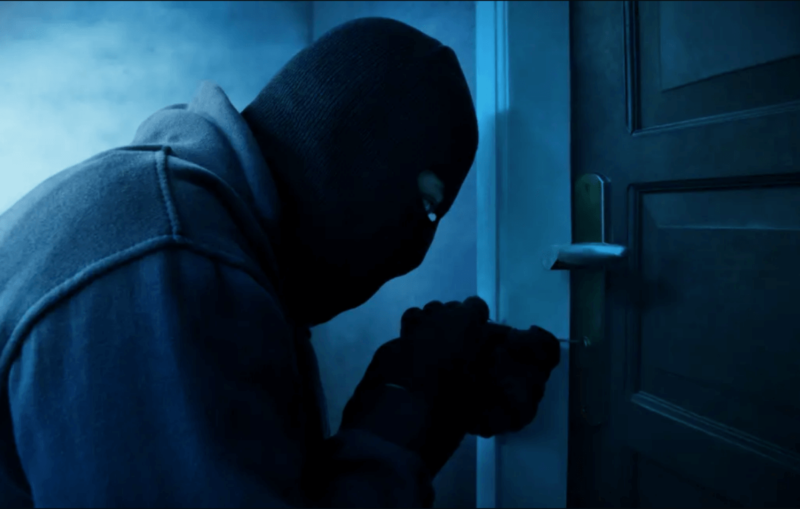 自宅の鍵穴に謎のセロテープは強盗に狙われてるサイン