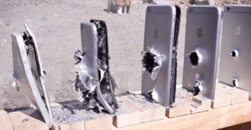 iPhoneが銃弾を受け止めイスラエル兵士危機一髪
