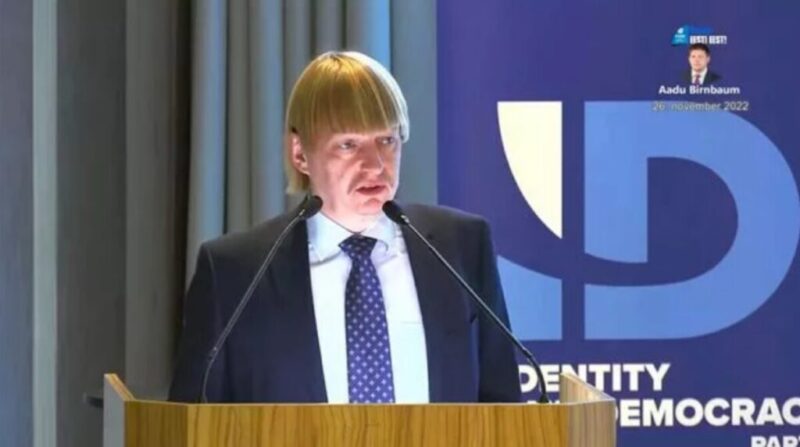 世界一髪型が面白い極右政治家をエストニアで発見